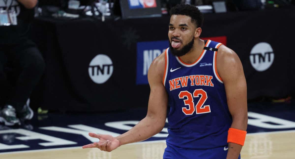 Karl-Anthony Towns celebra una canasta ante los Pacers.