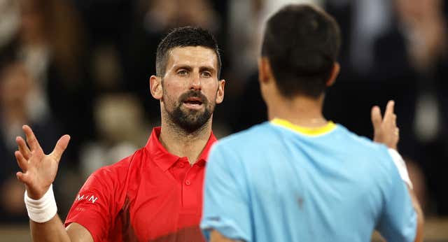 Djokovic pone al mal tiempo buena cara en su regreso a la tierra del oro