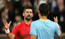 Djokovic pone al mal tiempo buena cara en su regreso a la tierra del oro