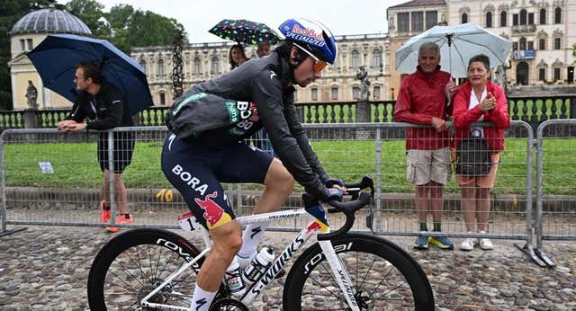 Primož Roglič abandona el Giro tras una nueva caída